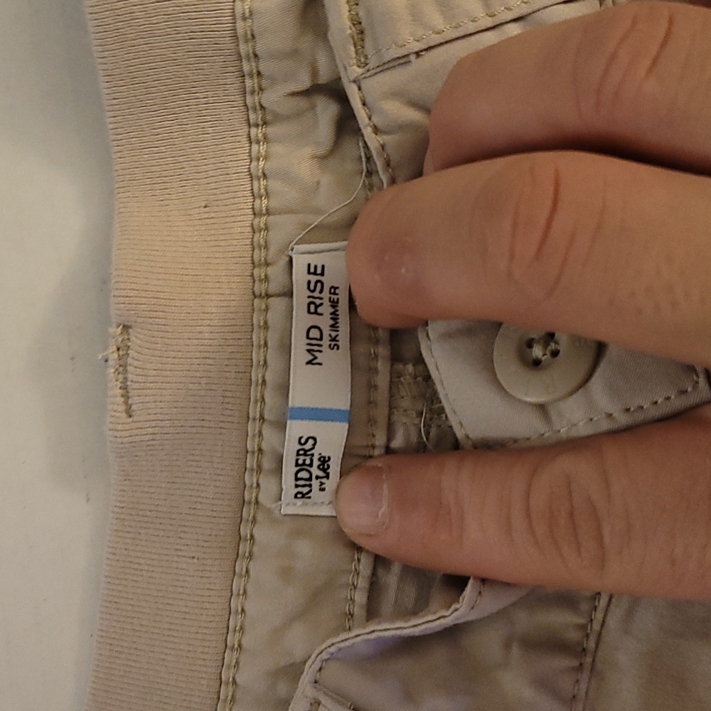 Mid Rise skimmer Capris - Picture 11 of 12